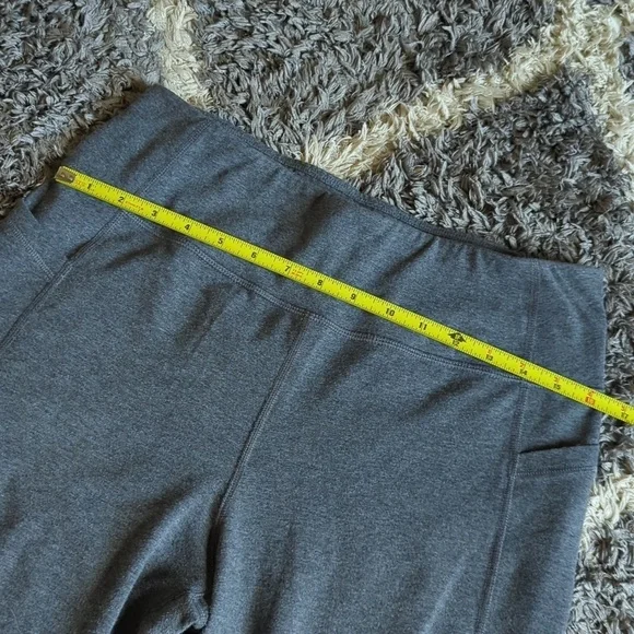 Athletic Works High Rise Gray Cropped Capri Leggings Phone Pocket Size Large - Picture 4 of 8